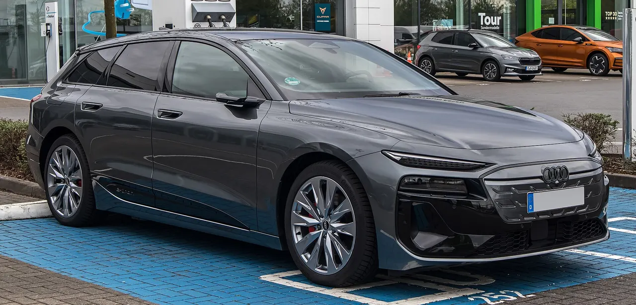 Audi S6 Avant e-tron (MY25)
