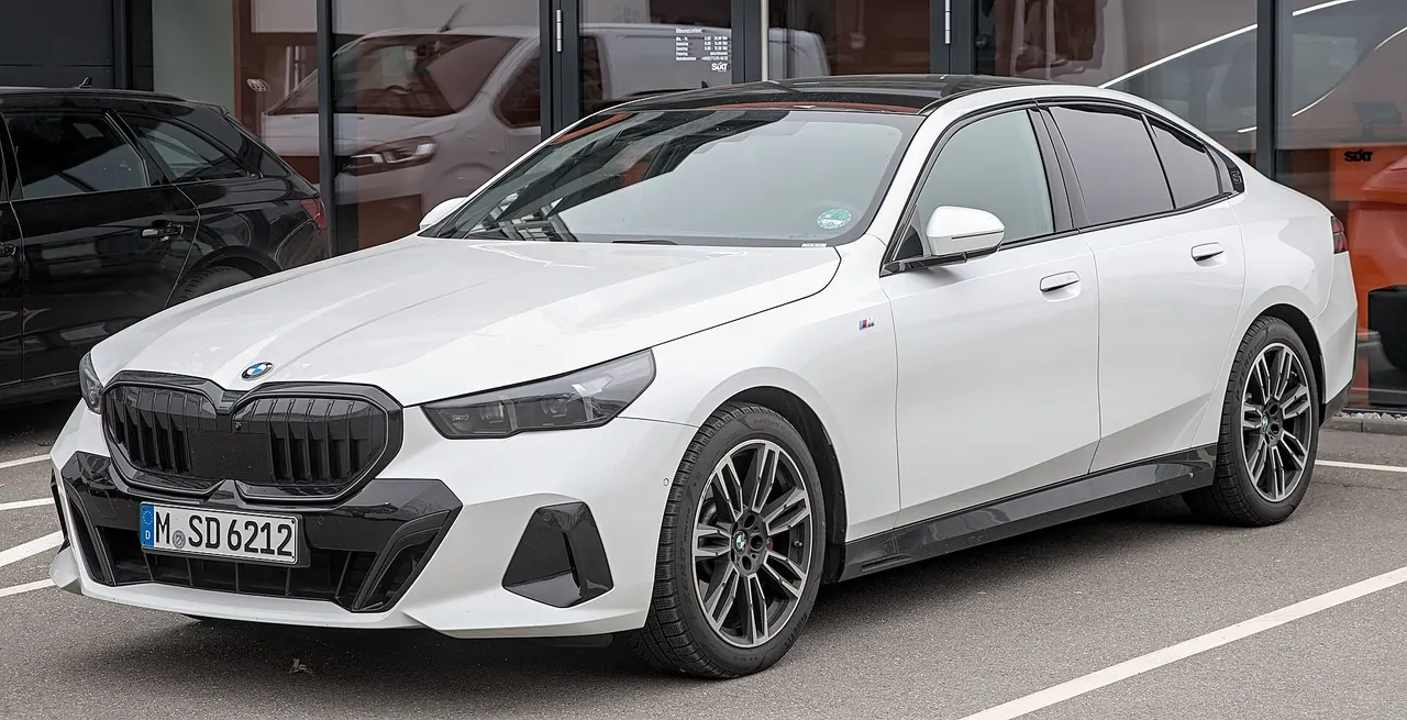 BMW i5 M60 xDrive Touring (MY25)