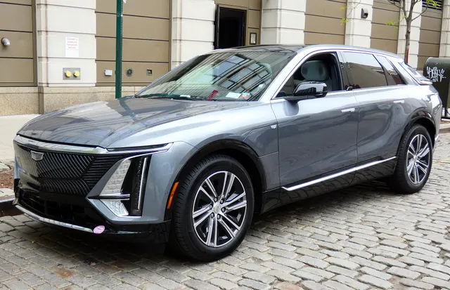 Cadillac LYRIQ-V (MY26)