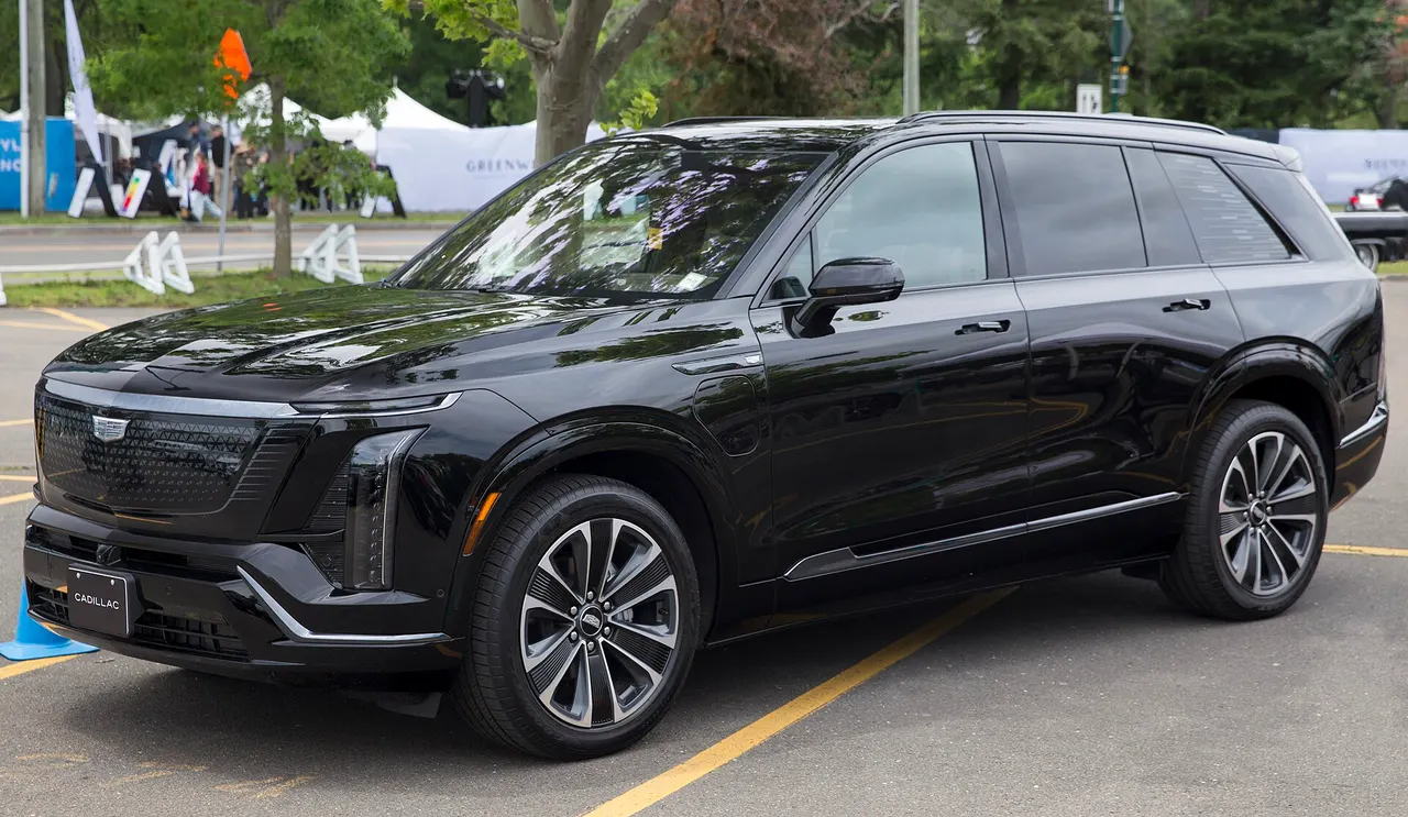 Cadillac VISTIQ 900 E4 (MY26)