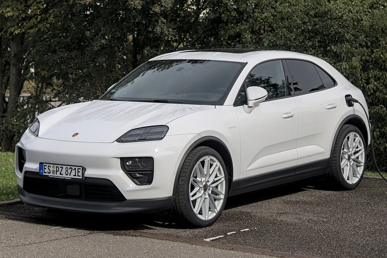 Porsche Macan GTS Electric (MY27)